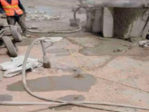 神农架水泥混凝土路面板底注浆技术 路面脱空注浆整治方案